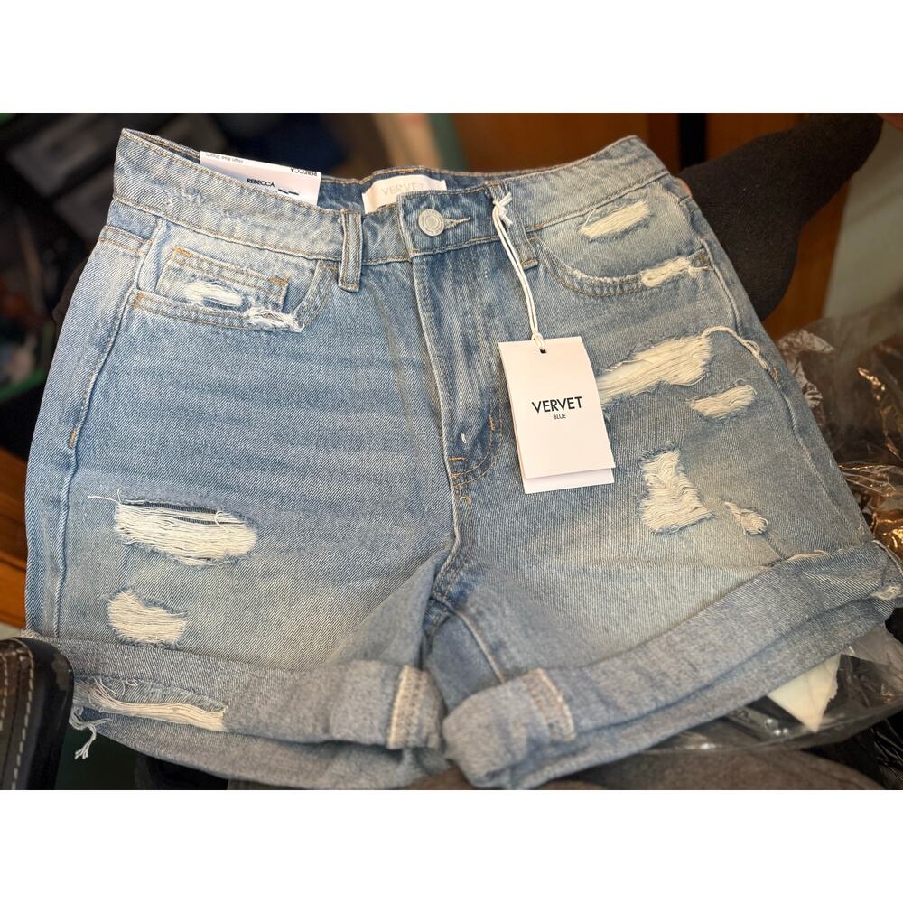NWT Vervet Light Wash Distressed High Rise Shorts Size Small